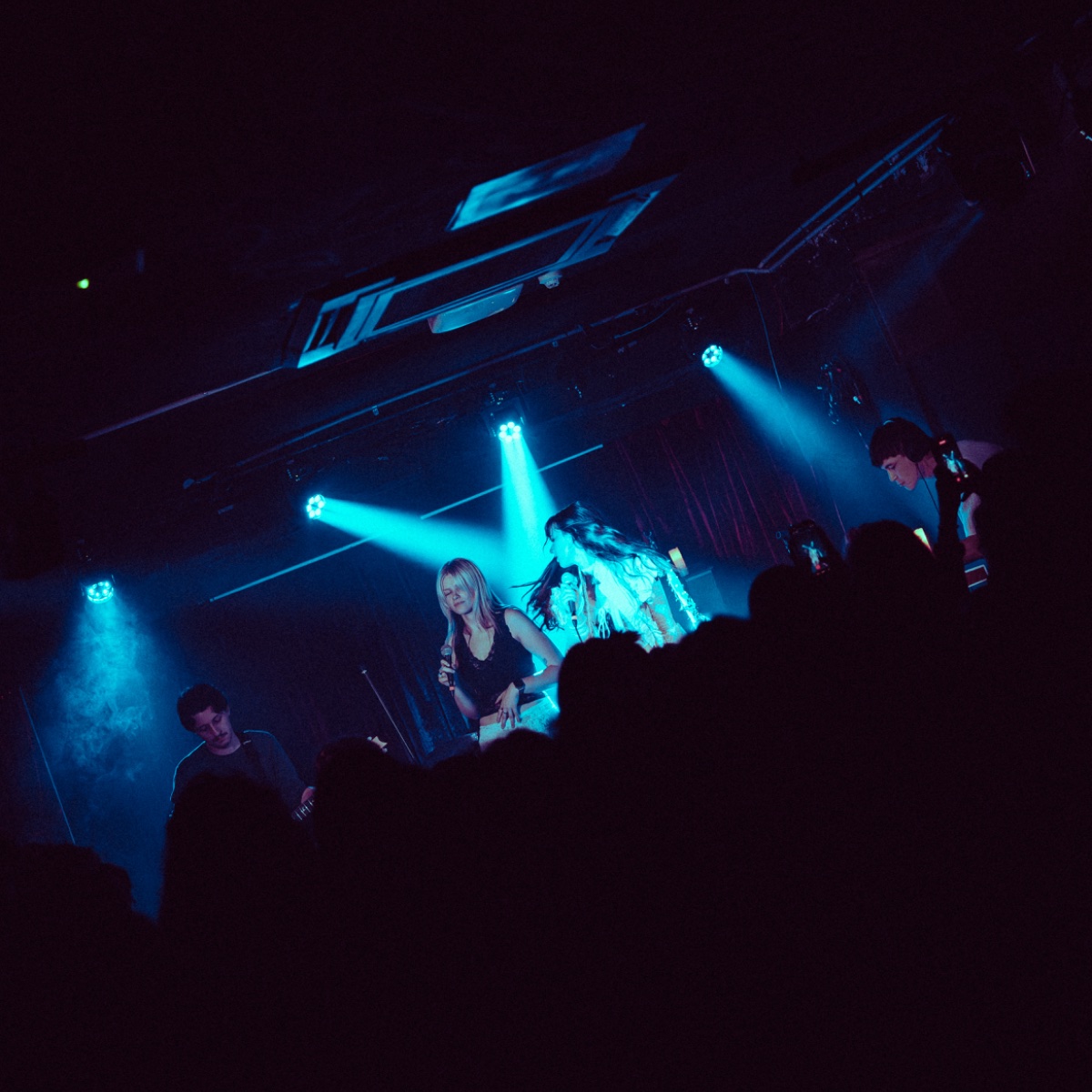 Black Bear Lodge Stage — photo 3